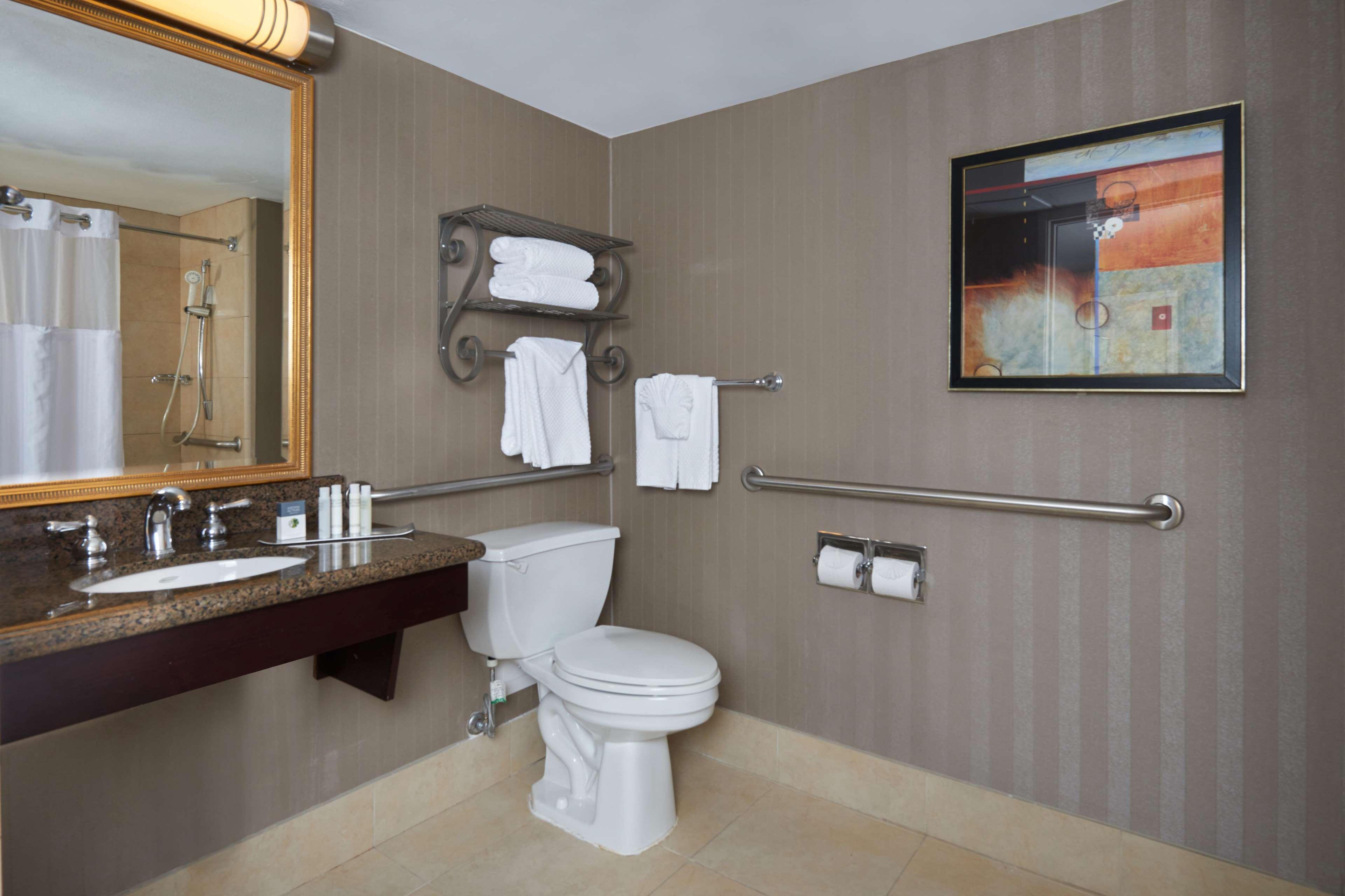 Doubletree By Hilton Dallas Market Center Eksteriør billede