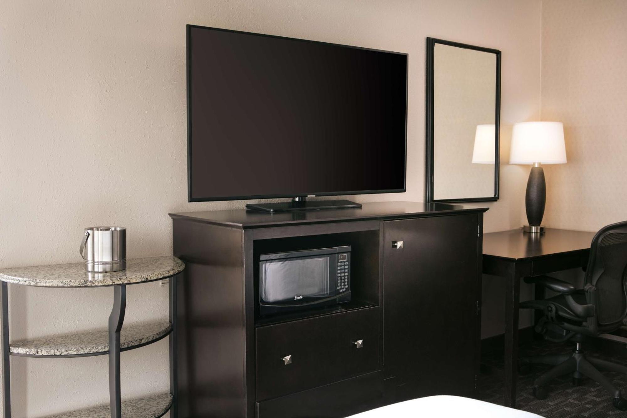 Doubletree By Hilton Dallas Market Center Eksteriør billede