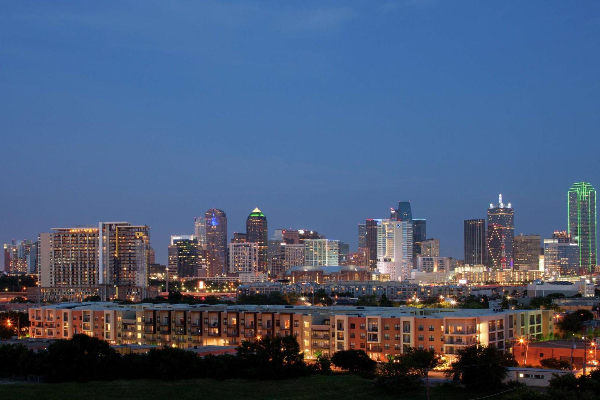 Doubletree By Hilton Dallas Market Center Eksteriør billede
