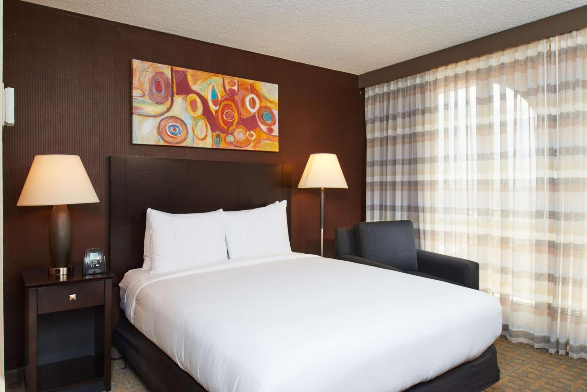 Doubletree By Hilton Dallas Market Center Eksteriør billede