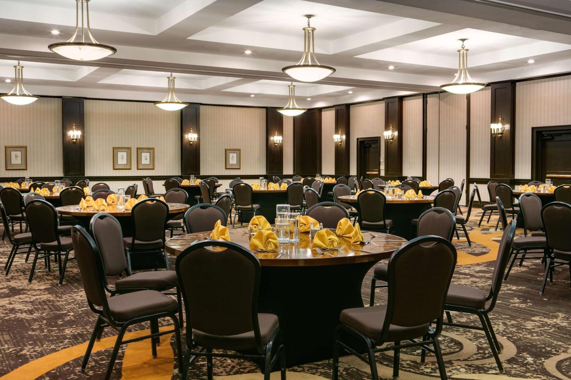 Doubletree By Hilton Dallas Market Center Eksteriør billede