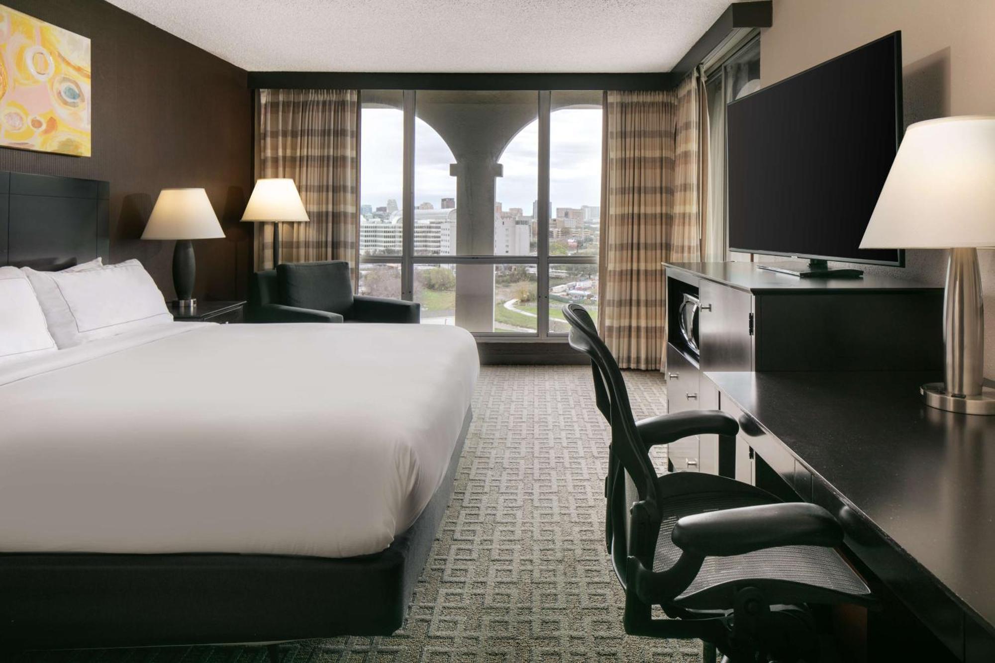 Doubletree By Hilton Dallas Market Center Eksteriør billede