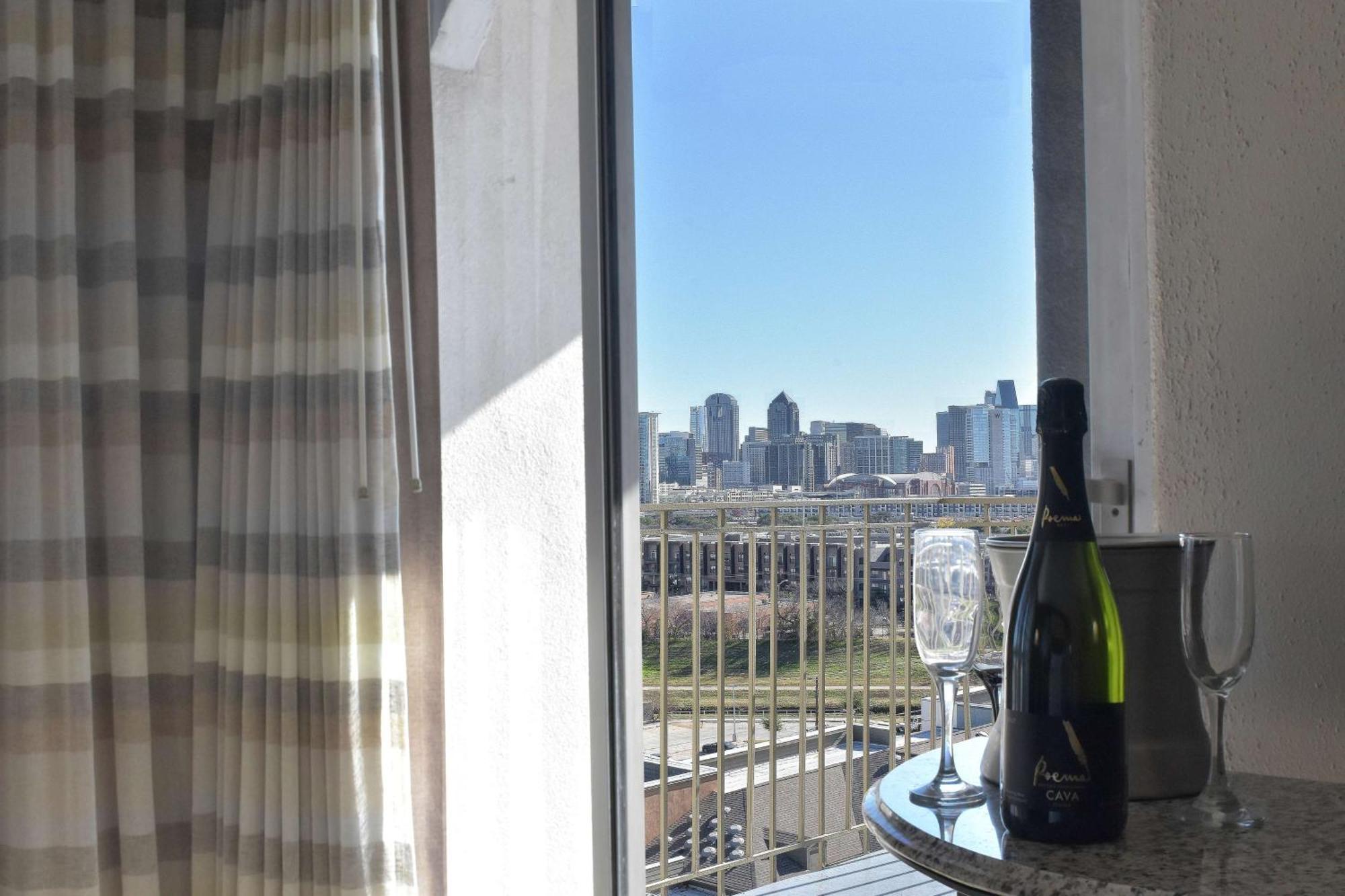 Doubletree By Hilton Dallas Market Center Eksteriør billede