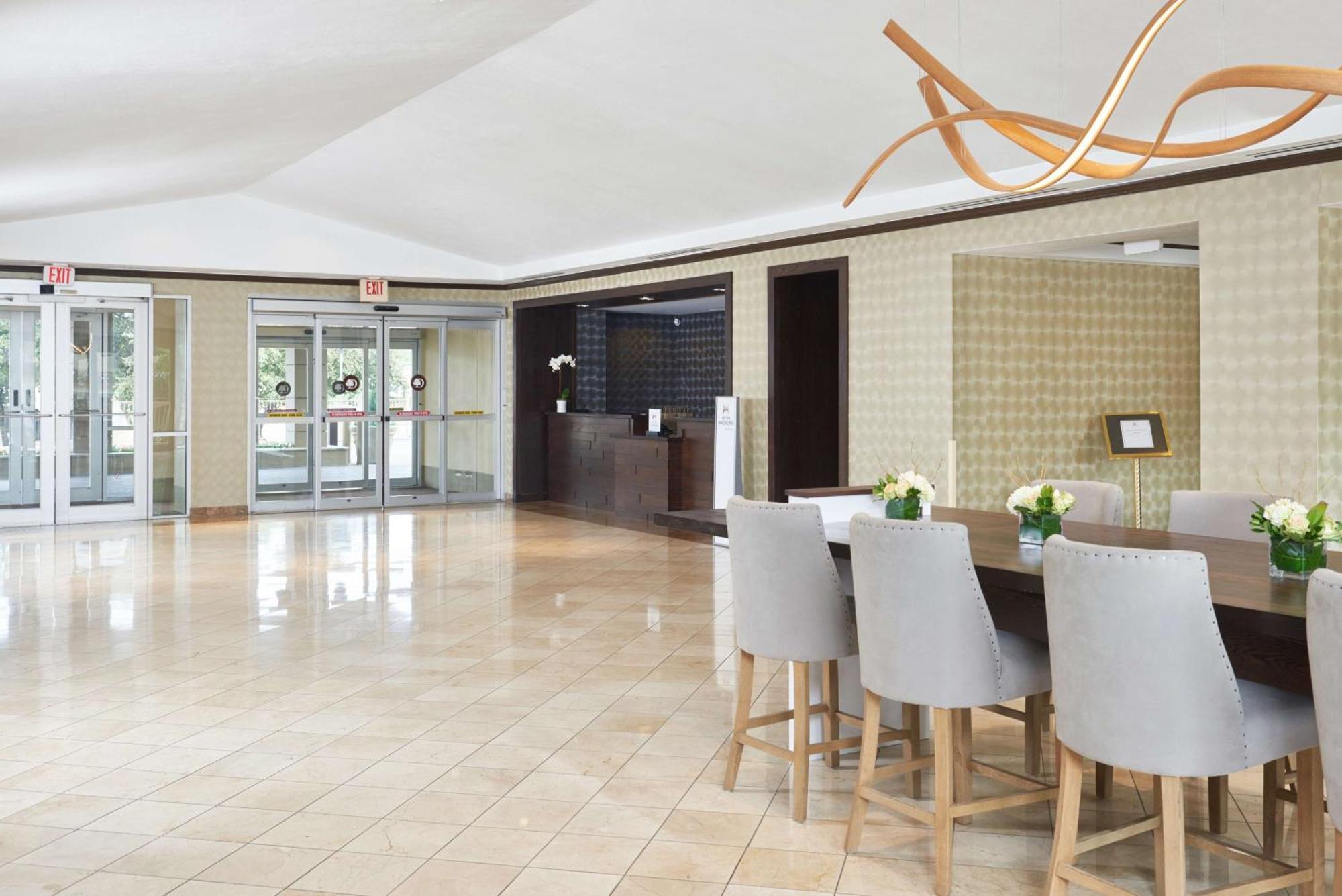 Doubletree By Hilton Dallas Market Center Eksteriør billede