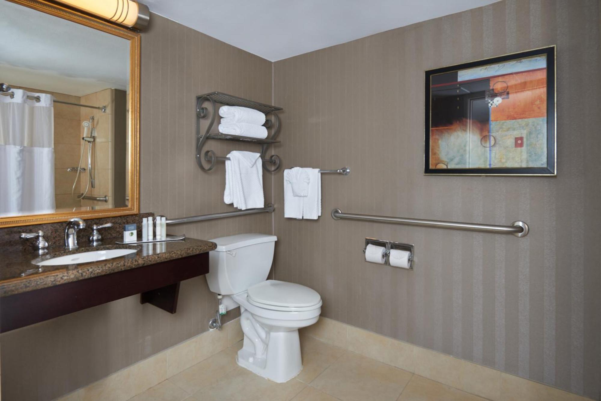 Doubletree By Hilton Dallas Market Center Eksteriør billede