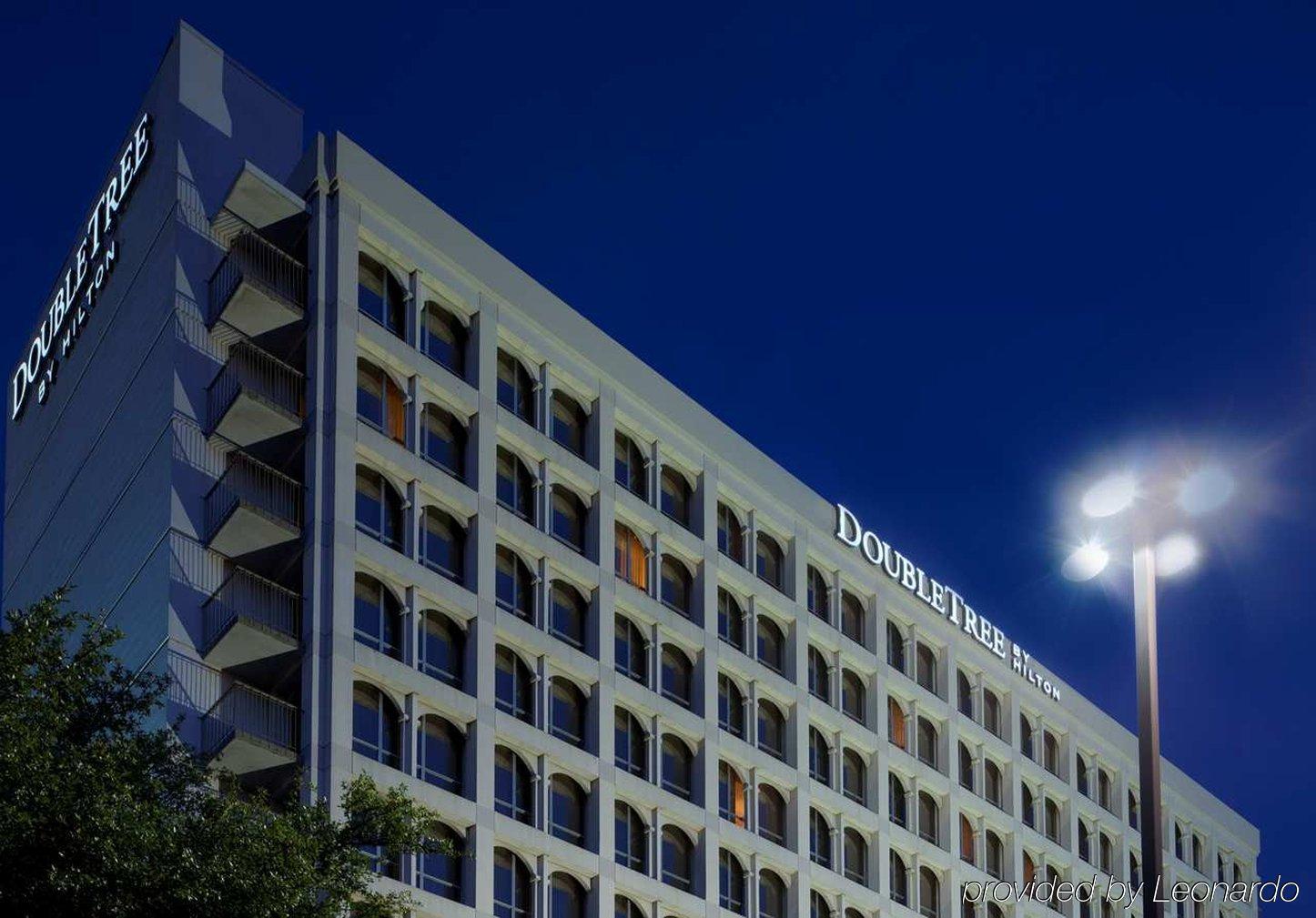 Doubletree By Hilton Dallas Market Center Eksteriør billede