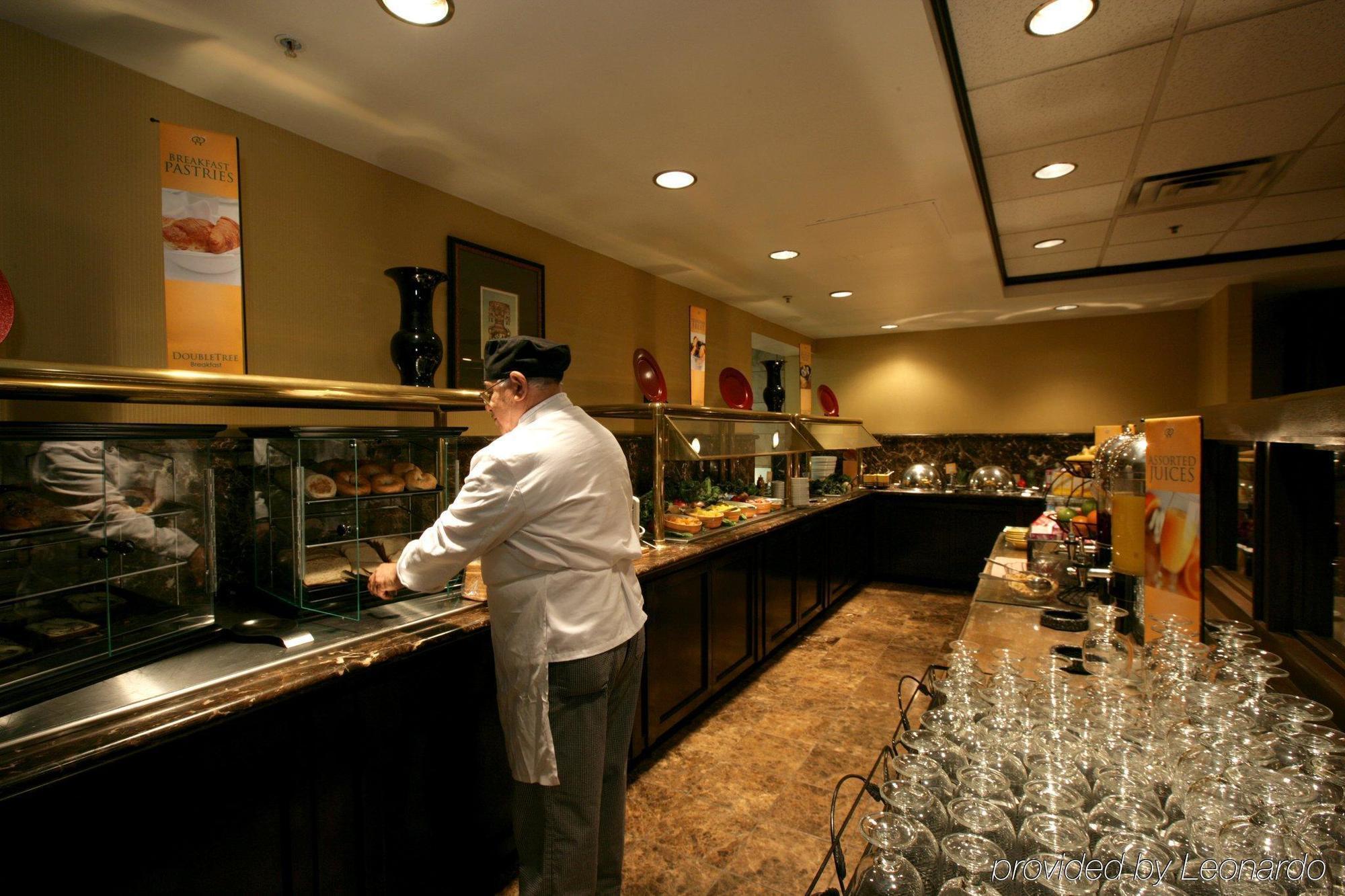 Doubletree By Hilton Dallas Market Center Eksteriør billede